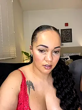 tinki_winkii – webcam model profile photo Image 15