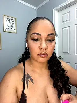 tinki_winkii – webcam model profile photo Image 16