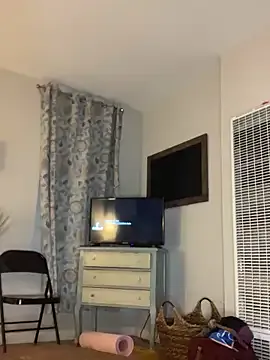 tinki_winkii – webcam model profile photo Image 3