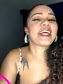 tinki_winkii – webcam model profile photo Image 7