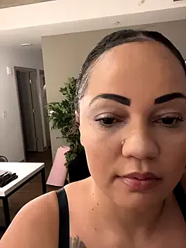 tinki_winkii – webcam model profile photo Image 9