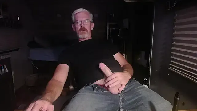 roouse – webcam model profile photo Image 4