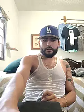 roouse – webcam model profile photo Image 13