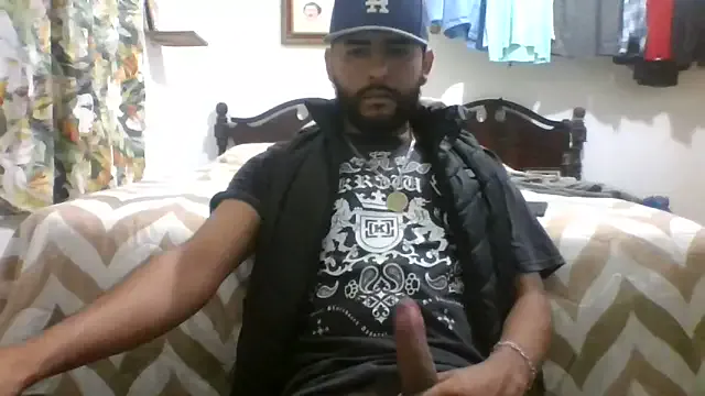 roouse – webcam model profile photo Image 15