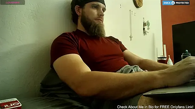 roouse – webcam model profile photo Image 4