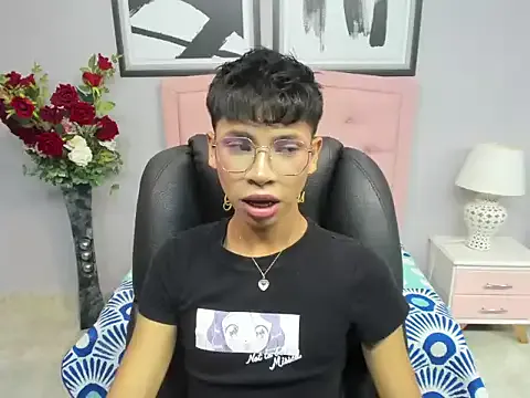  – webcam model profile photo Image 2