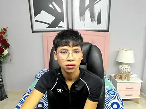  – webcam model profile photo Image 4