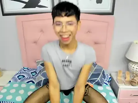  – webcam model profile photo Image 6