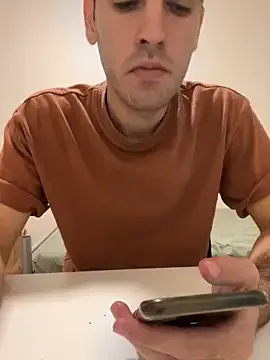 roouse – webcam model profile photo Image 3