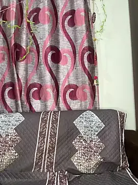 roouse – webcam model profile photo Image 4