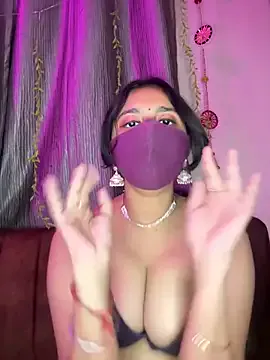 roouse – webcam model profile photo Image 9