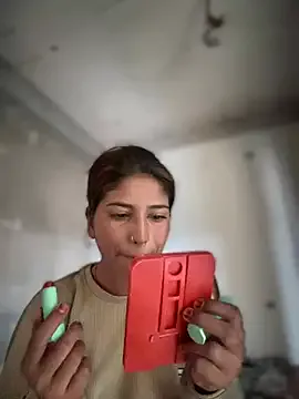 roouse – webcam model profile photo Image 15