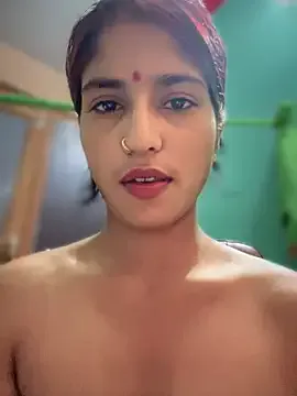 roouse – webcam model profile photo Image 2