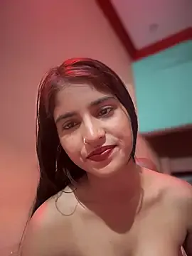 roouse – webcam model profile photo Image 3