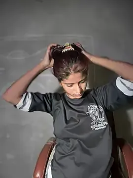 roouse – webcam model profile photo Image 7