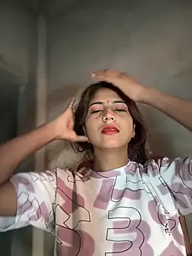 roouse – webcam model profile photo Image 8