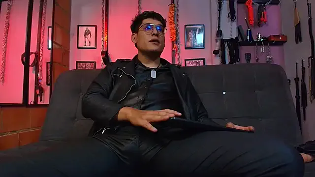 roouse – webcam model profile photo Image 2