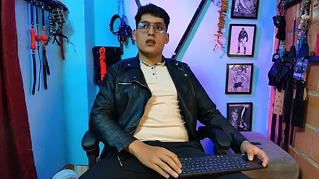 roouse – webcam model profile photo Image 6