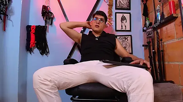 roouse – webcam model profile photo Image 7