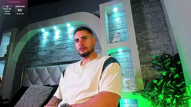 RollDolls – webcam model profile photo Image 18