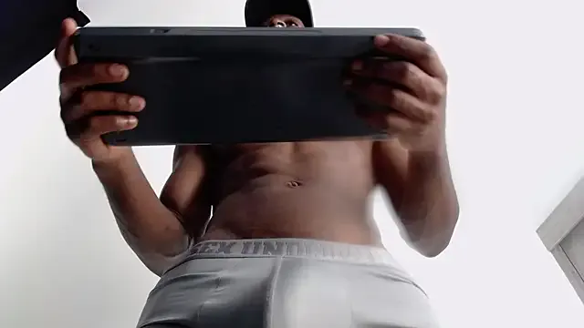  – webcam model profile photo Image 18