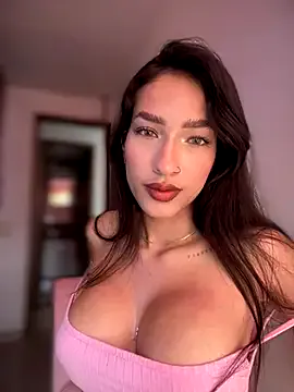 roouse – webcam model profile photo Image 13