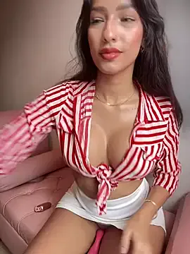 roouse – webcam model profile photo Image 8