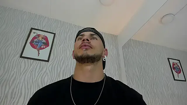 roouse – webcam model profile photo Image 17