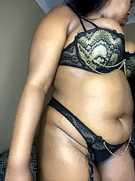 Yui-Ch – webcam model profile photo Image 3