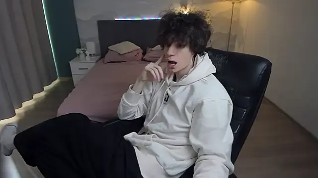 YU-KI00 – webcam model profile photo Image 14