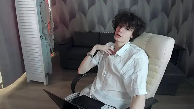 YU-KI00 – webcam model profile photo Image 17
