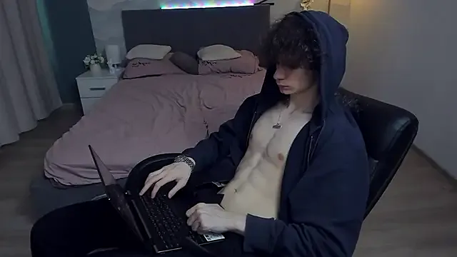 YU-KI00 – webcam model profile photo Image 18