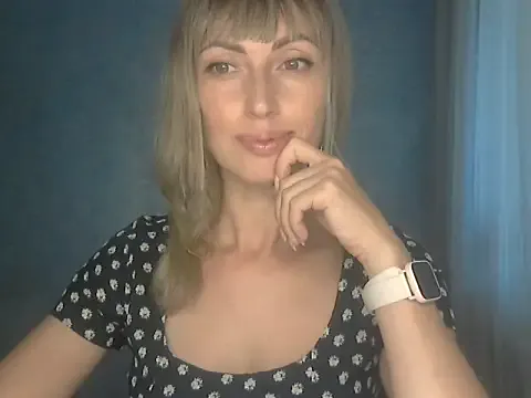 roouse – webcam model profile photo Image 14