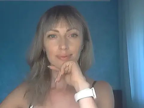 roouse – webcam model profile photo Image 15