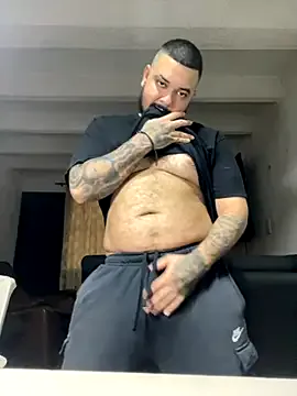roouse – webcam model profile photo Image 18