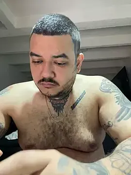 roouse – webcam model profile photo Image 2