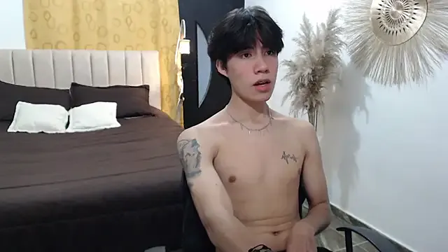 roouse – webcam model profile photo Image 14