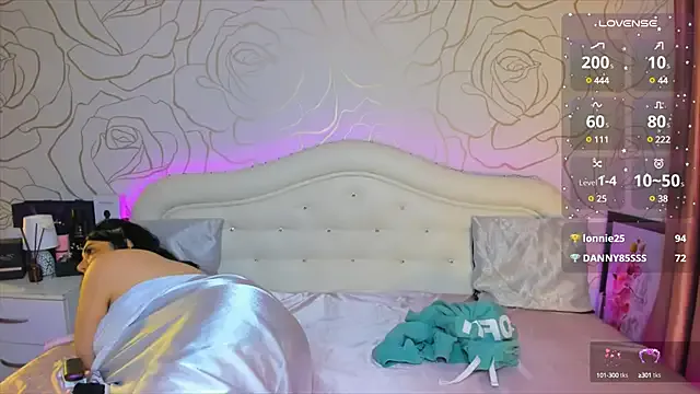 seraphine23 – webcam model profile photo Image 4