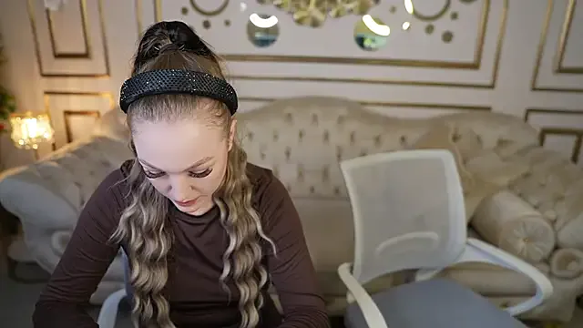 maataaan – webcam model profile photo Image 3