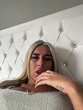  – webcam model profile photo Image 19