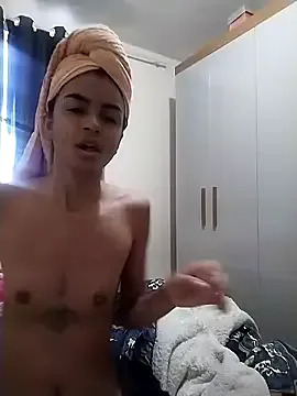 roouse – webcam model profile photo Image 14