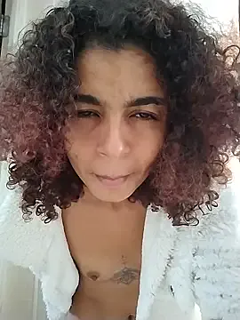 roouse – webcam model profile photo Image 4