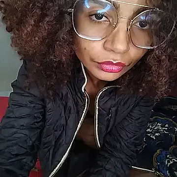 roouse – webcam model profile photo Image 6