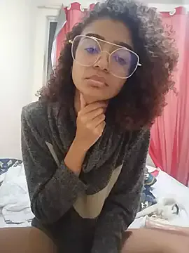 roouse – webcam model profile photo Image 9