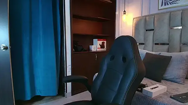 Emelie_Ch1 Image 3
