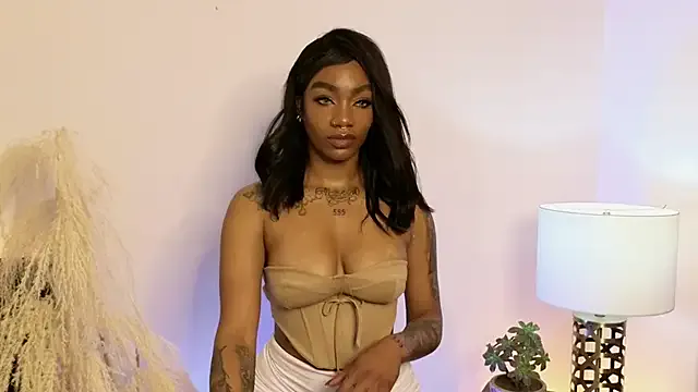 roouse – webcam model profile photo Image 2