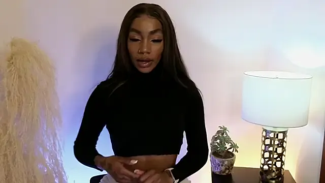 roouse – webcam model profile photo Image 8