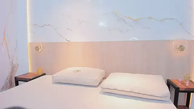 roouse – webcam model profile photo Image 12