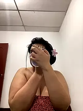 aki_zzz – webcam model profile photo Image 10