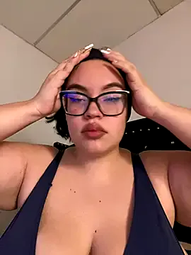 aki_zzz – webcam model profile photo Image 3